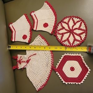 Vtg red & white crochet pot holders & toilet paper dress.